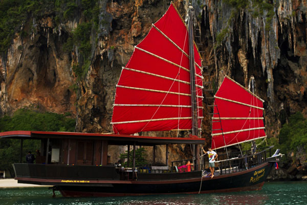 Visit the Krabi 4 Islands in style abourd this centuray old Tradtional chinese junk